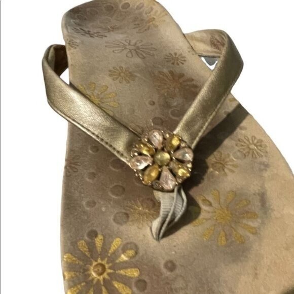 Vionic Womens Gold Floral Flip-Flops With Embellished Strap Size 8 Comfortable A - Picture 3 of 7